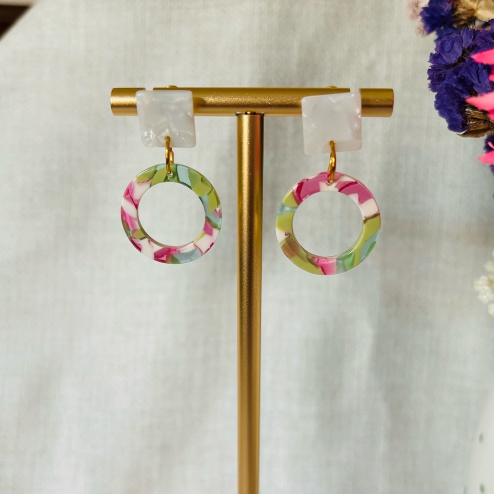 Shell circle drop earrings